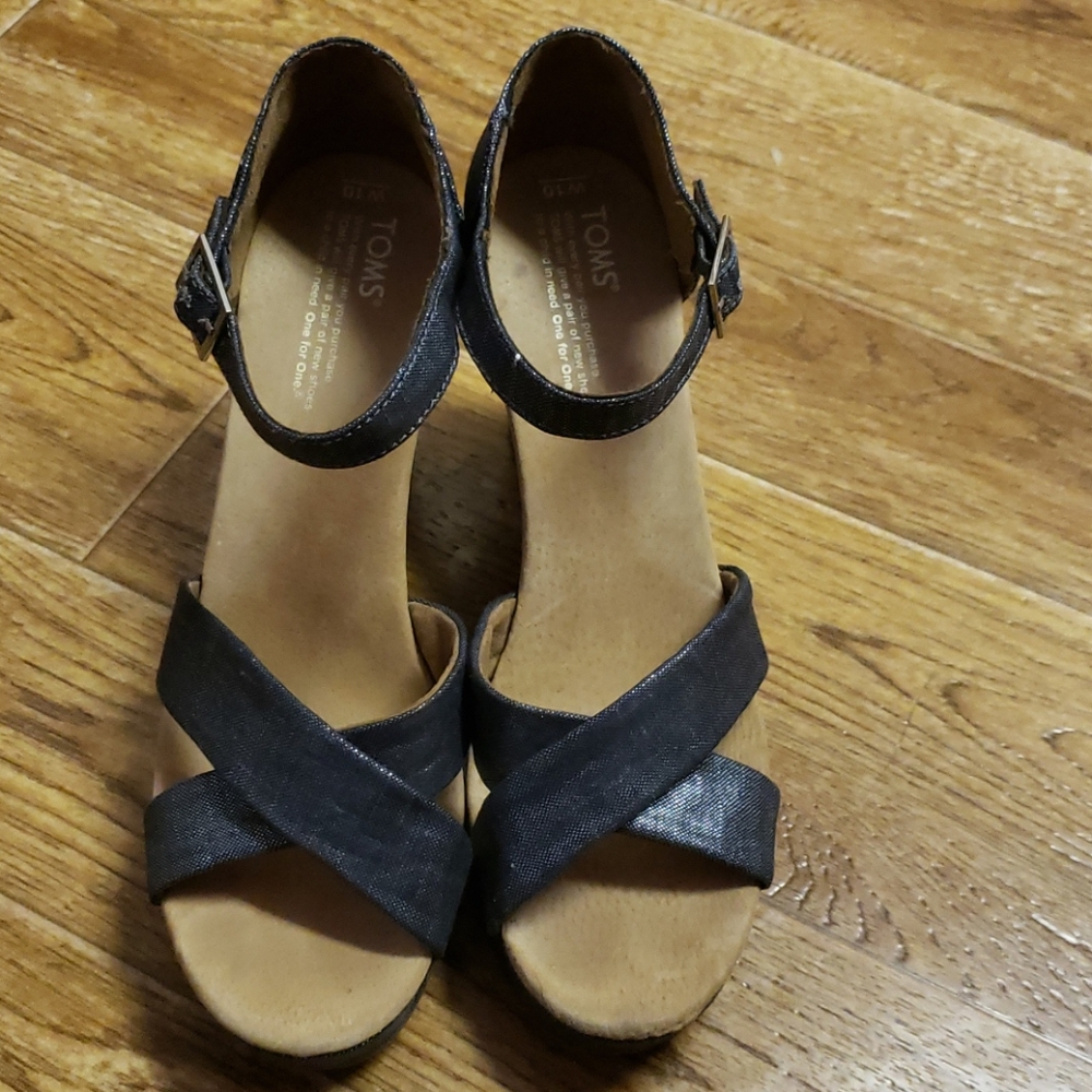 TOMS wedges size 10